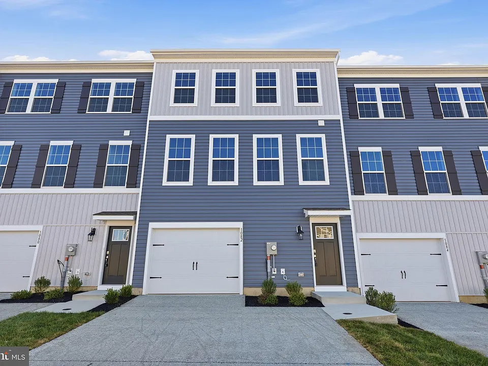 1082 Meadowlark Dr