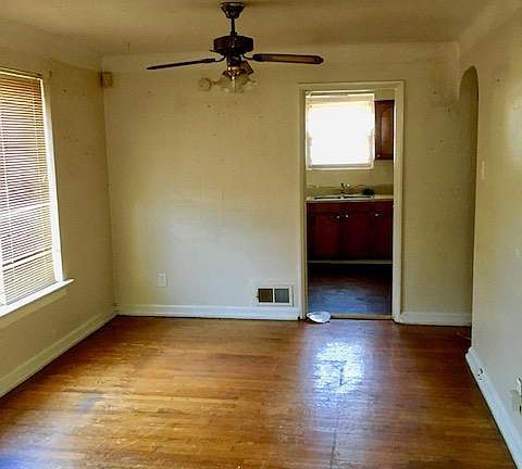 3rd image of 6468 Myron Ave