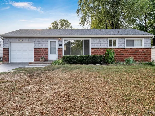 105 Capri Dr, Florissant, MO 63033