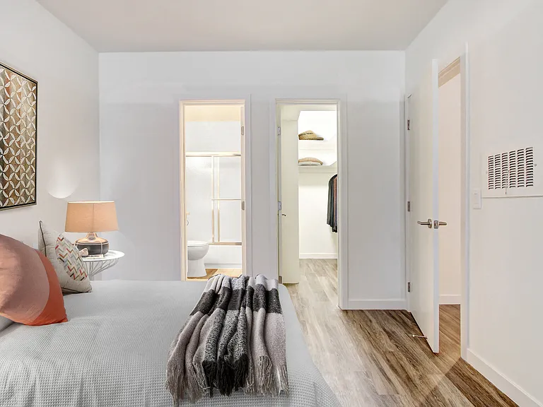 7242 De Soto Ave — Photo 7