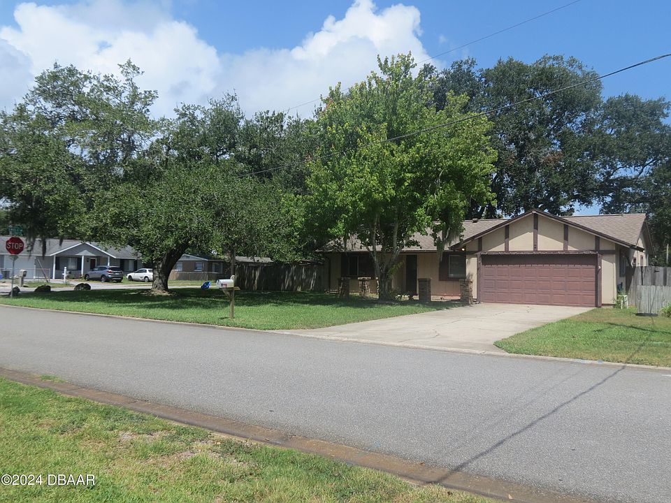 1st image of 2 Castle Manor Dr