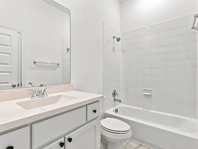 2408 Doncaster Dr — Photo 28