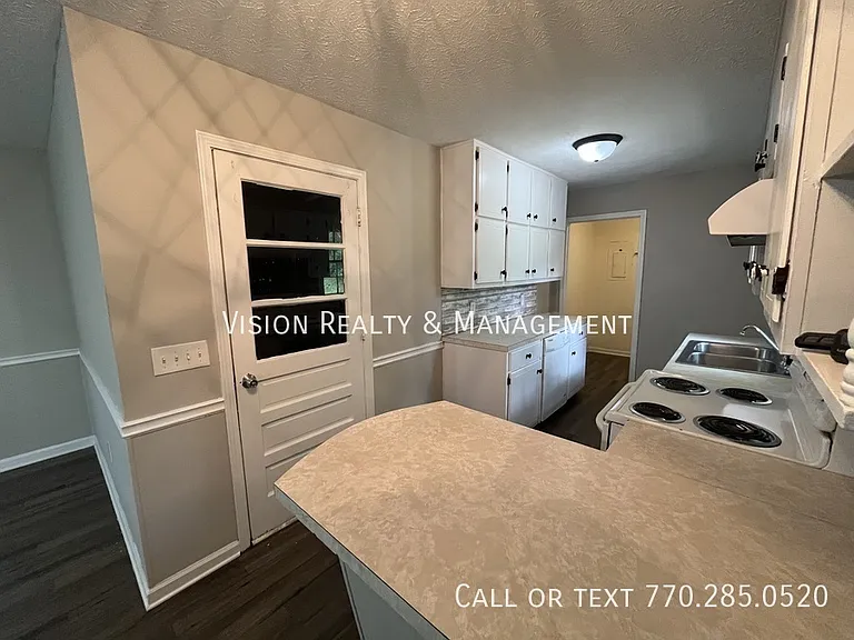 153 Carroll Cir — Photo 4