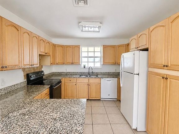 2nd image of 2653 SW 51st St #1