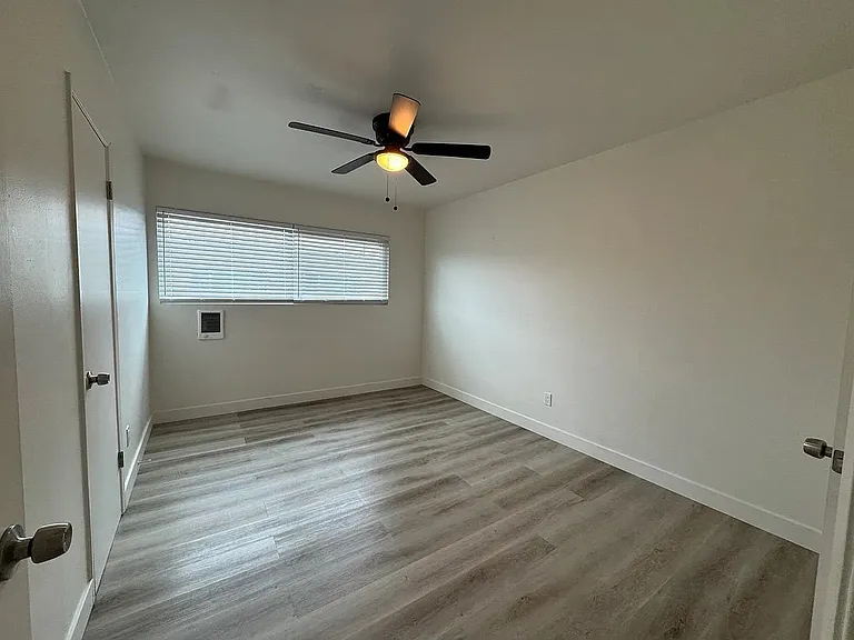 8650 Hurlbut St — Photo 10