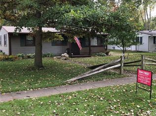 820 Forest Dr, Fenton, MI 48430