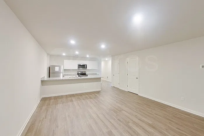 3 bed, 2.5 bath, 1648 sqft, $1,625 — Photo 4