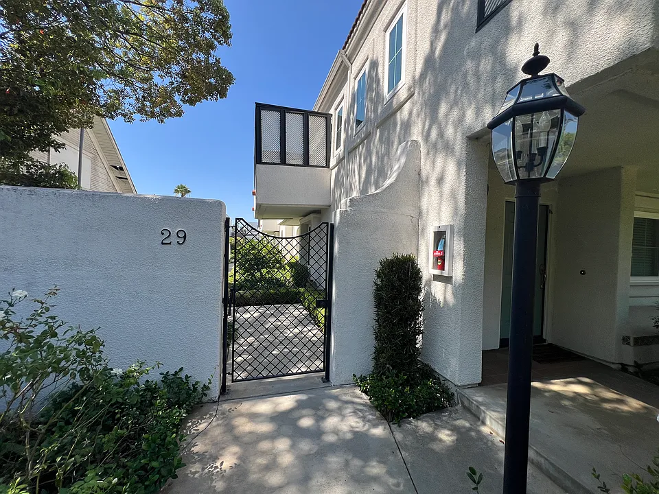 29 S Daisy Ave #4