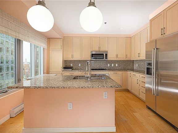 5th image of 100 Exchange St Unit 1304