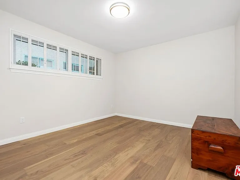 6204 S Corning Ave — Photo 30