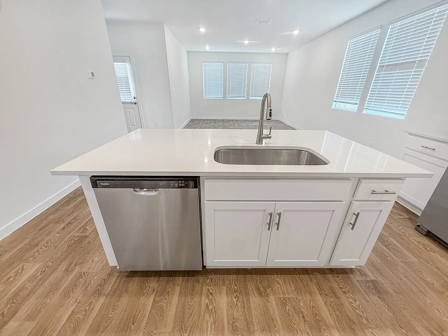 New Braunfels Beauty 4BR Home with Downstairs Guest Suite & Appliances Included! — Photo 3
