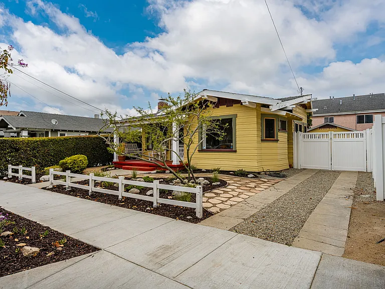 618 Stanley Ave — Photo 2