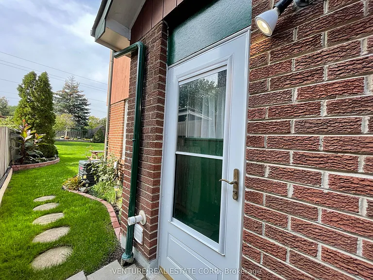 Shadybrook Dr — Photo 3