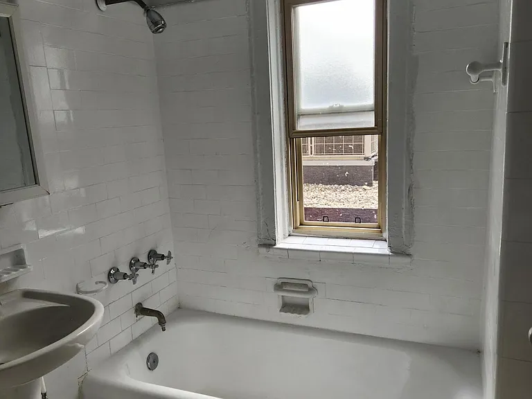 Commonwealth Apartments — Photo 38