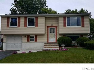 8235 Sarona Ln, Clay, NY 13041