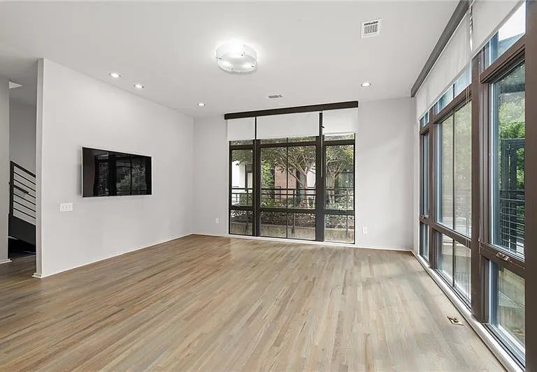 721 Longleaf Dr NE #6 — Photo 4