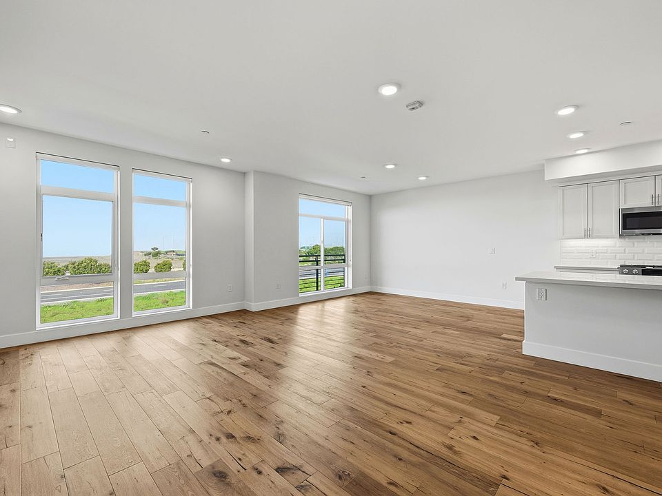 1st image of 400 Mariners Island Blvd Unit 209