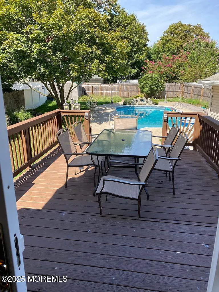 3 bed, 1459 sqft, $2,100 — Photo 2