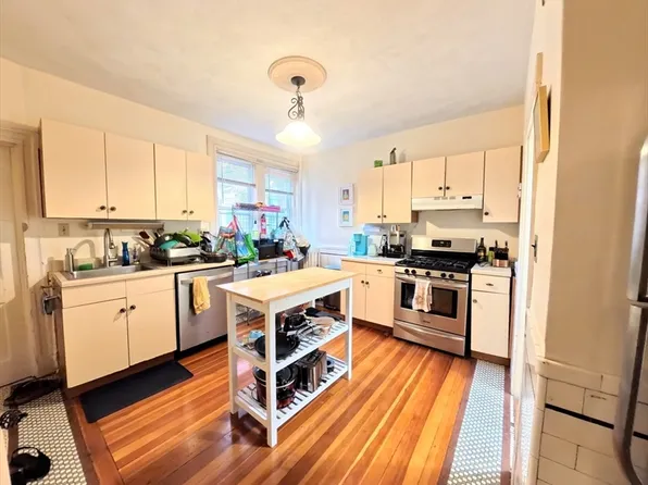 317 Saint Paul St APT 1, Brookline, MA 02446