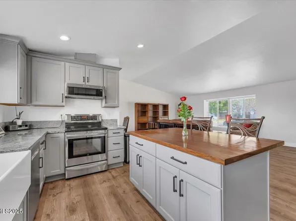 935 Emerson Way, Sparks, NV 89431