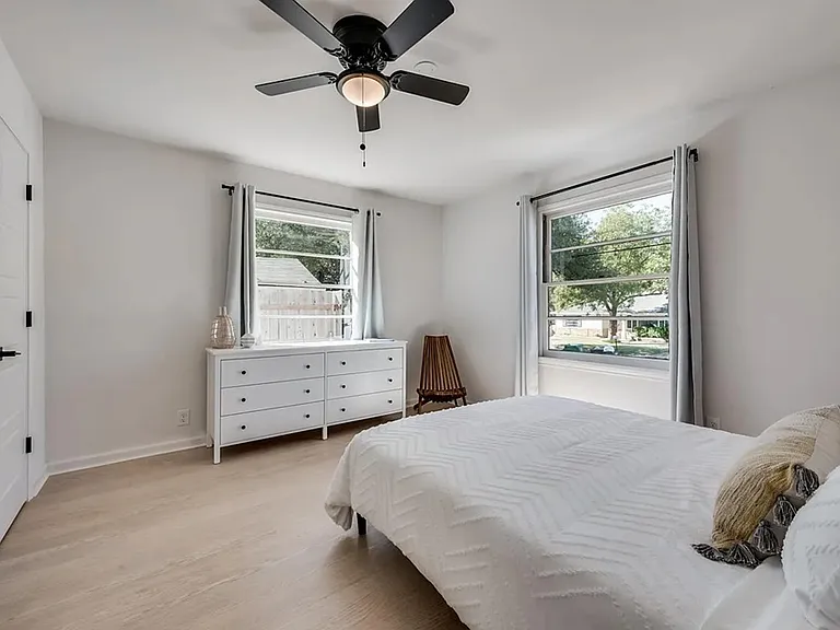 209 Westfork Dr — Photo 11