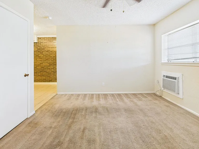 Cozy 1 Bedroom Apartment — Photo 7