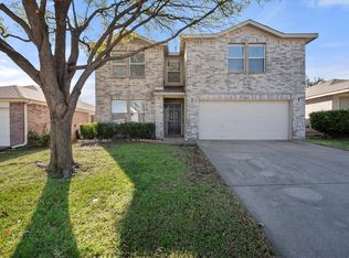 1049 Triple Crown Dr, Fort Worth, TX 76179