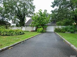 1130 Reilly St, Bay Shore, NY 11706