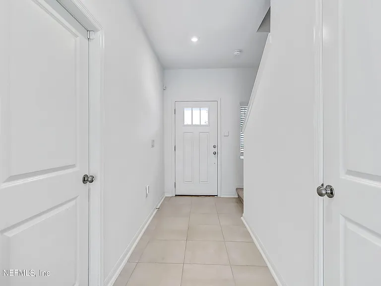 280 Anthony Dr — Photo 6