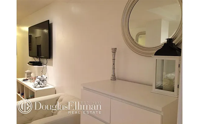 Rented by Douglas Elliman | media 25