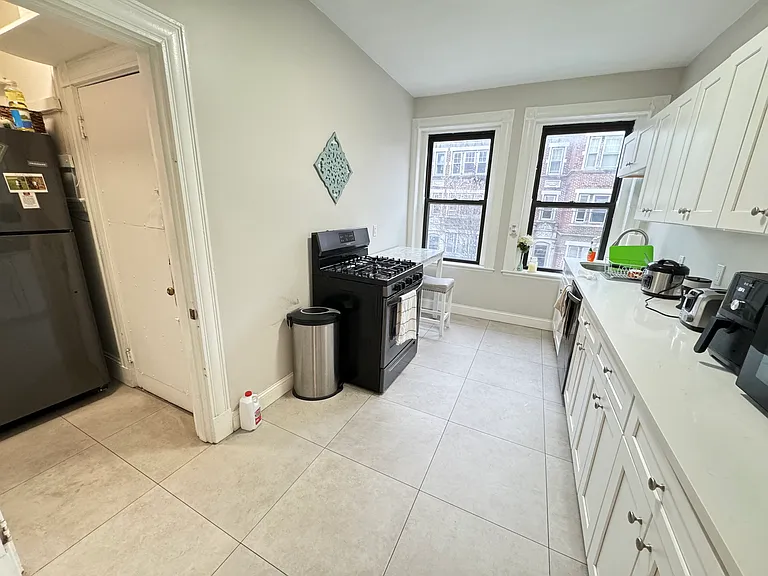 100 Linden St #6 — Photo 11