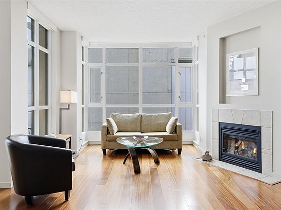 5th image of 827 Fairfield Rd #609