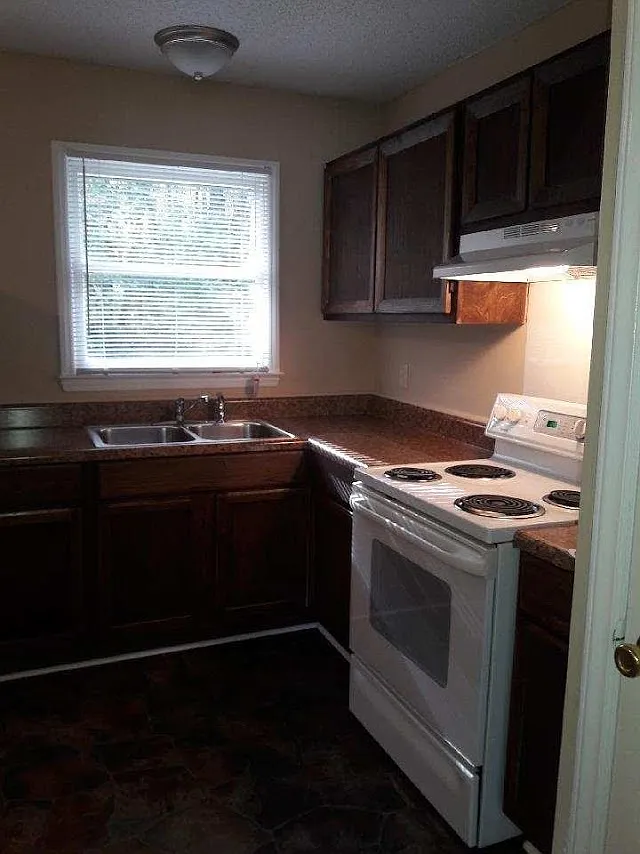 High Point Houses - 2818 — Photo 3