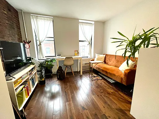 Rented by Evergreen Realty & Investments | media 6