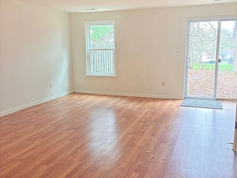 1250 Independence Sq — Photo 16