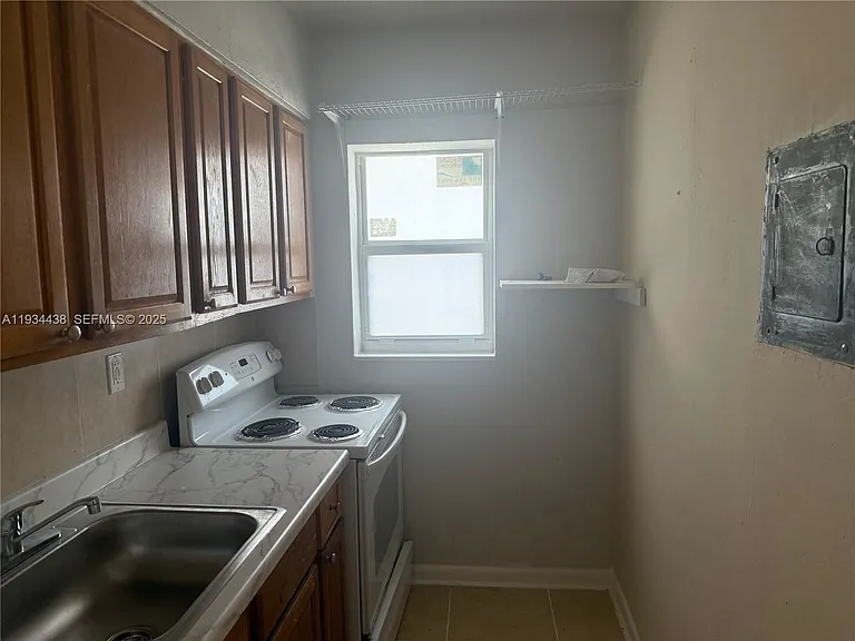 621 SW 15th Ave #4 — Photo 6
