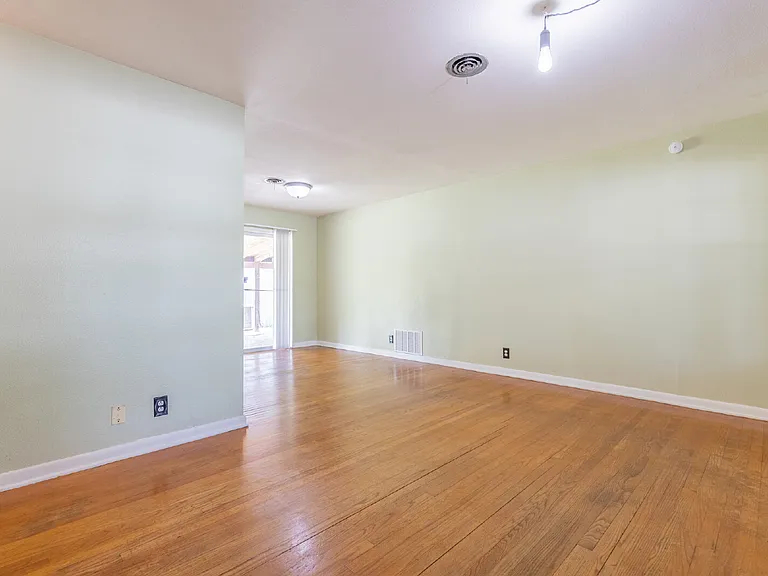 422 Sandalwood Ln — Photo 5