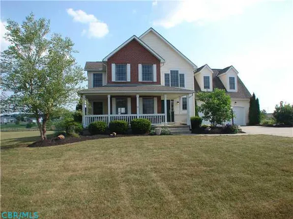 8633 Heather Lake Dr, Canal Winchester, OH 43110