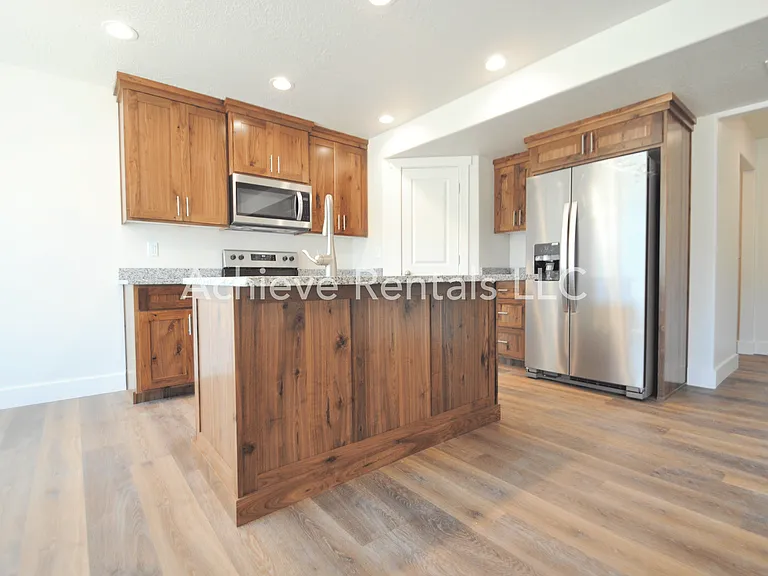 2038 N 380 E — Photo 3