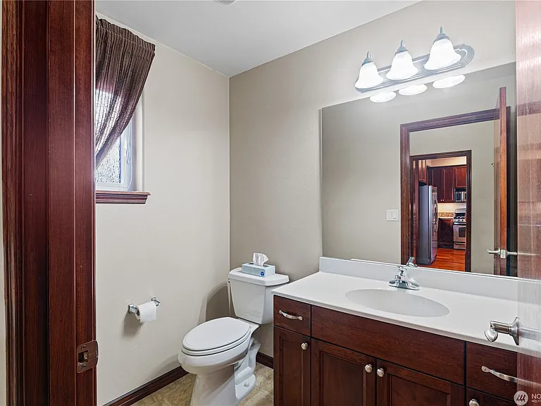 1/2 bathroom