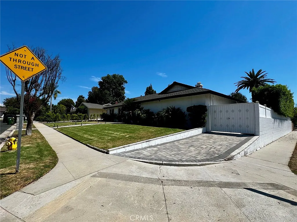 4 bed, 1949 sqft, $6,000 — Photo 3