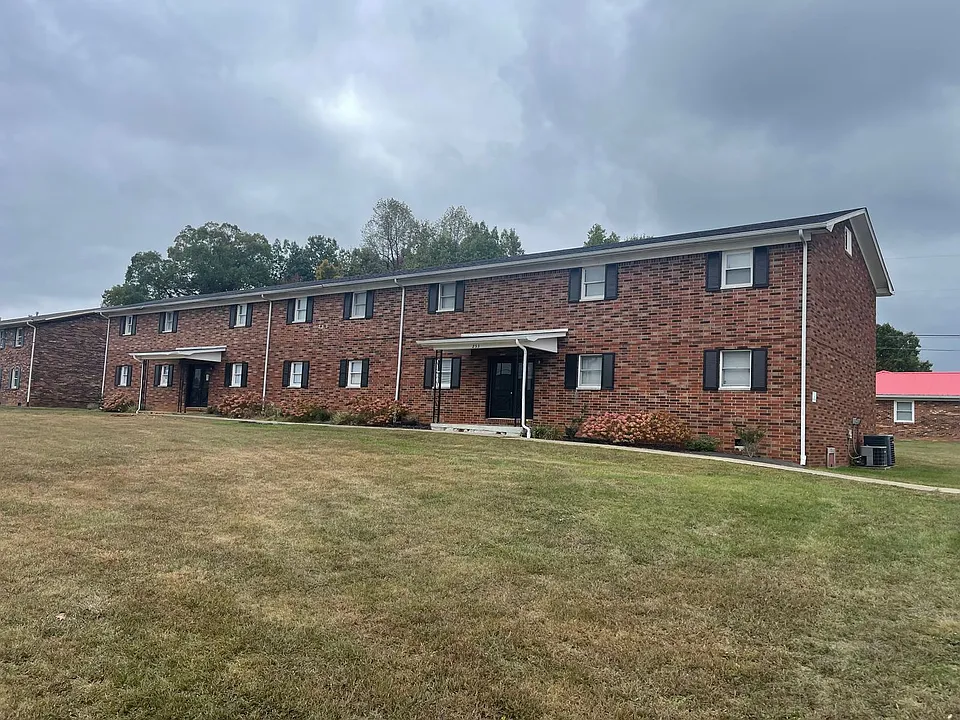 253 University Dr