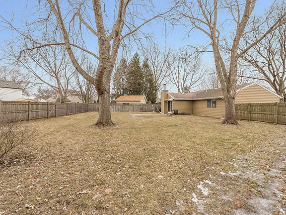 4th image of 30W120 Greenbrook Ct