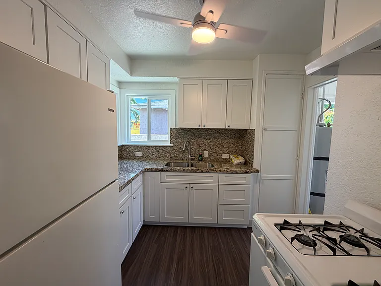 3310 Palm Ave — Photo 6