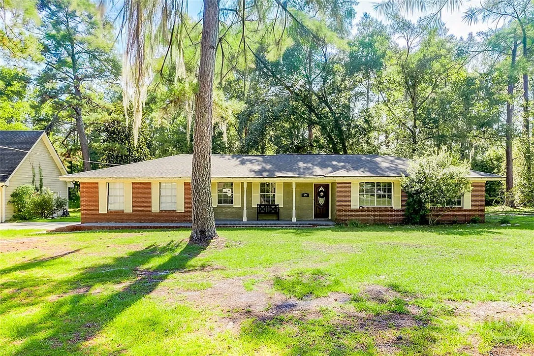 5 bed, 3.0 bath, 2500 sqft, $2,400 — Photo 1