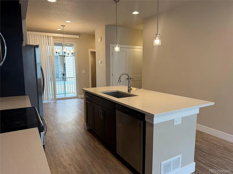6753 S Tempe Ct — Photo 3