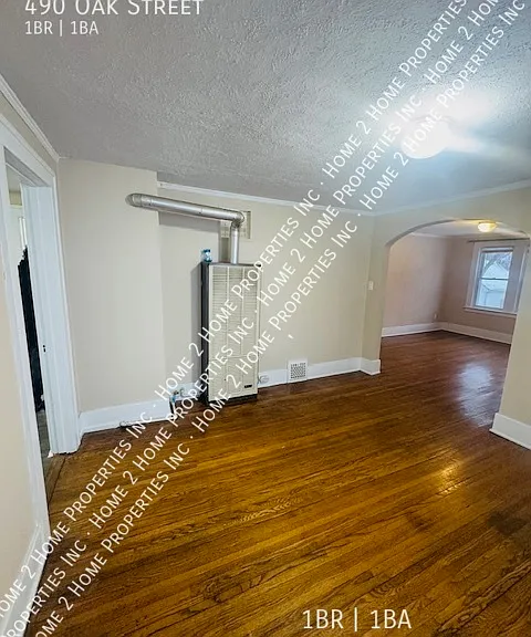 490 Oak St — Photo 6