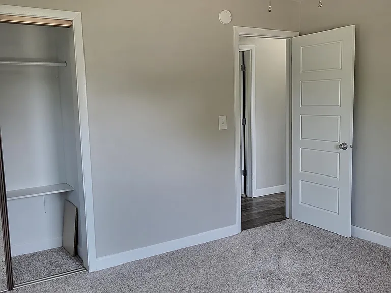1324 Hillside Dr — Photo 14