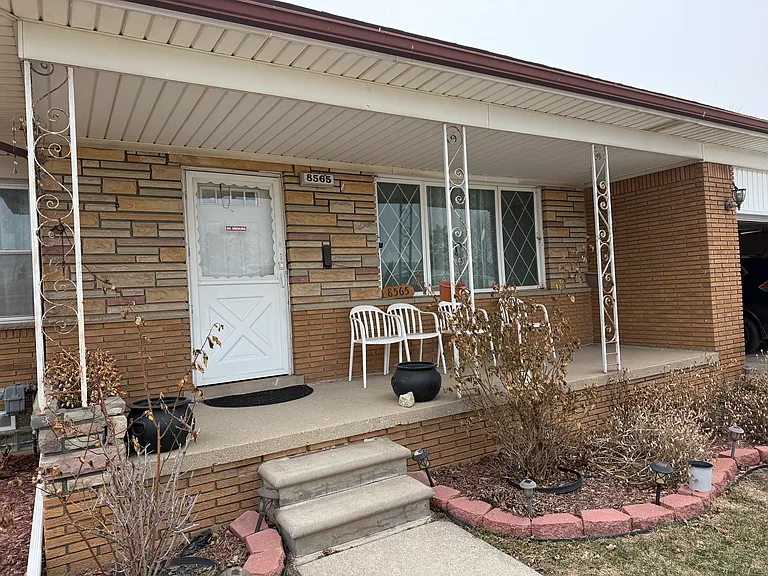 8565 Potomac Ave — Photo 40