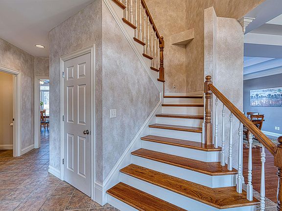 5th image of 8244 Clearview Dr